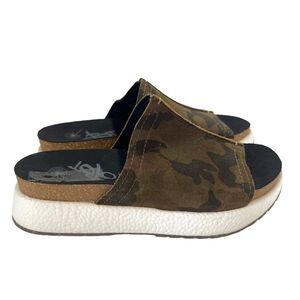OTBT wayside savanna camo leather platform slides